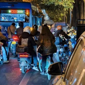 像成都“较真哥”这样的讲法公民太少太少了！