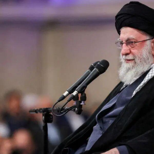 伊朗新一轮危机：从经济失序到地缘政治博弈