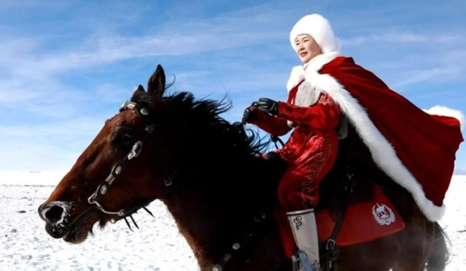 高度共识下的另一面：贺娇龙事件舆情观察